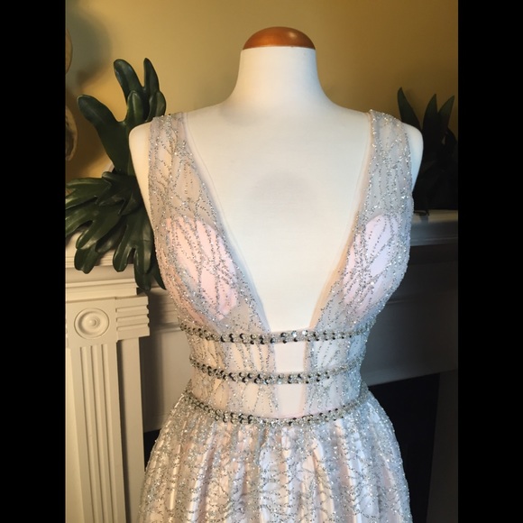 STUNNING SILVER/TULLE-PROM/ FORMAL DRESS - Picture 5 of 8